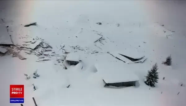 Ce a rămas din cabana lovită de avalanșă în Munții Rodnei