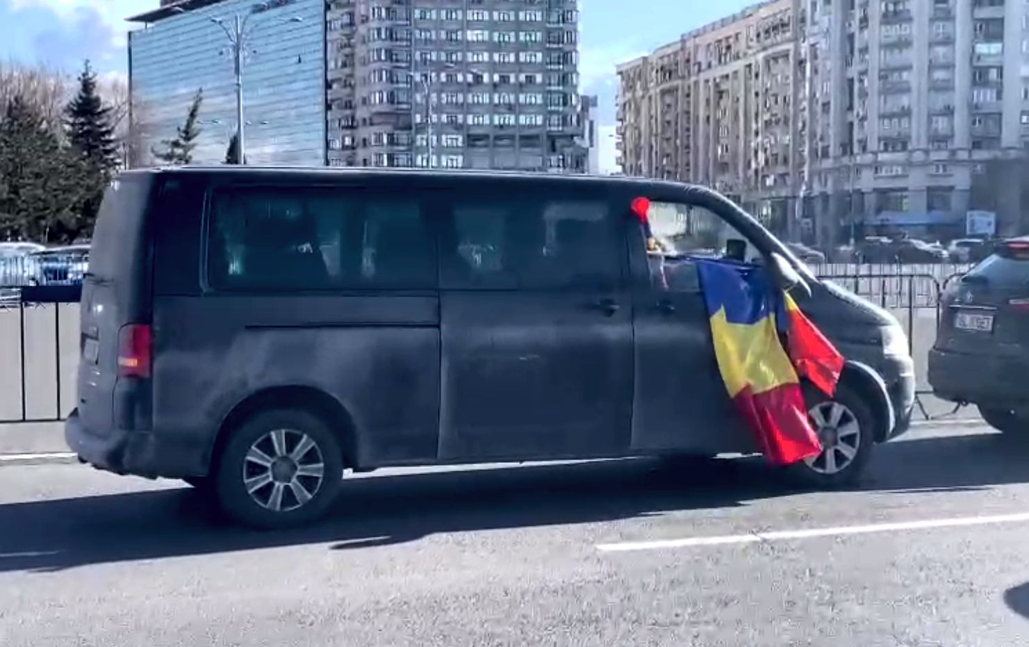 Un protest antirestricții și împotriva vaccinului a avut loc în Piața Victoriei. „Doi ani de minciună sunt de ajuns”