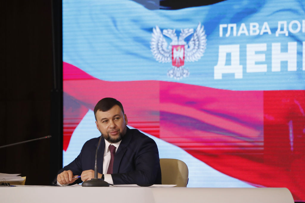 Liderul separatiştilor din Doneţk anunţă evacuarea civililor către Rusia