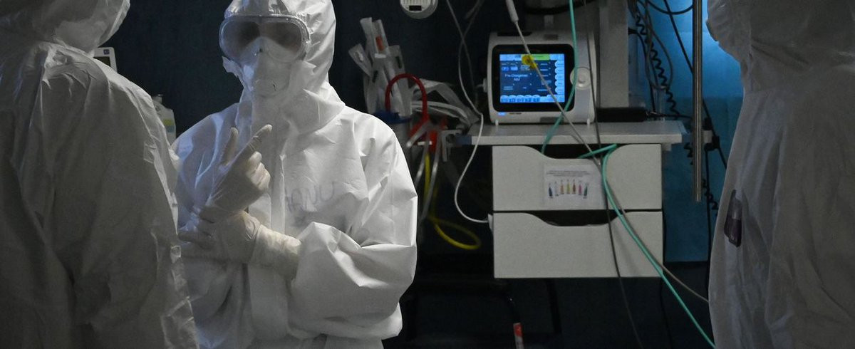 Băieţelul italian, ai cărui părinţi se opuneau să primească sânge de la persoane vaccinate anti-COVID-19, operat cu succes