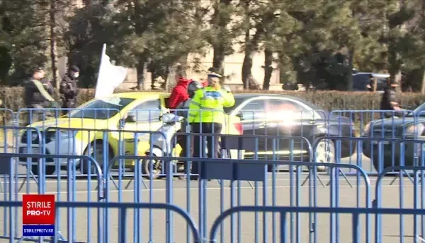 Un protest antirestricții și împotriva vaccinului a avut loc în Piața Victoriei. „Doi ani de minciună sunt de ajuns”