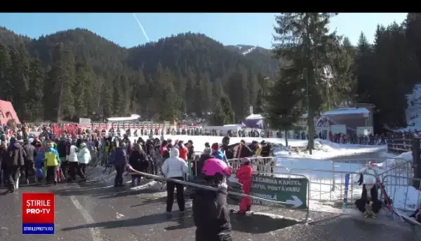 Românii s-au bucurat de vreme frumoasă la munte. Mulți au urcat pe jos până la vârful Postăvaru