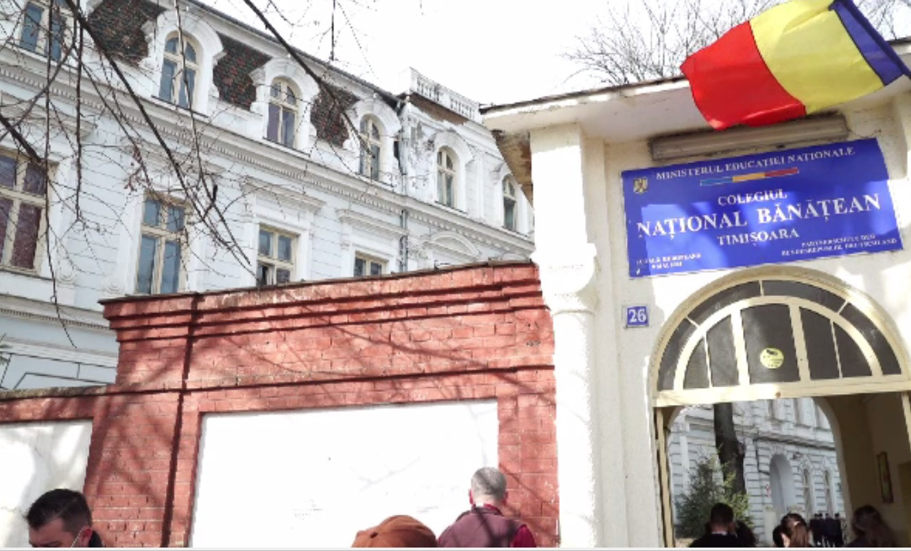 Școlile din Timișoara „tremură” în fața facturilor dublate. Elevii au făcut cursurile online, din cauza frigului din clase