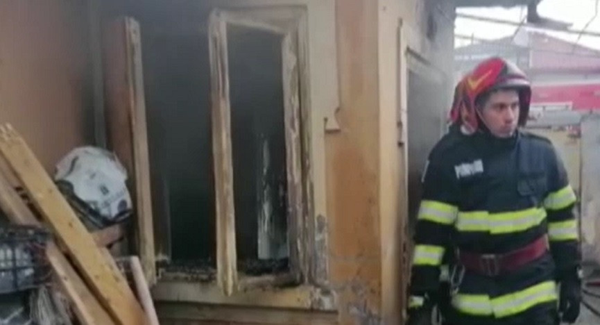 Tragedie în Brăila. Un bărbat de 59 de ani a murit într-un incendiu care i-a mistuit casa