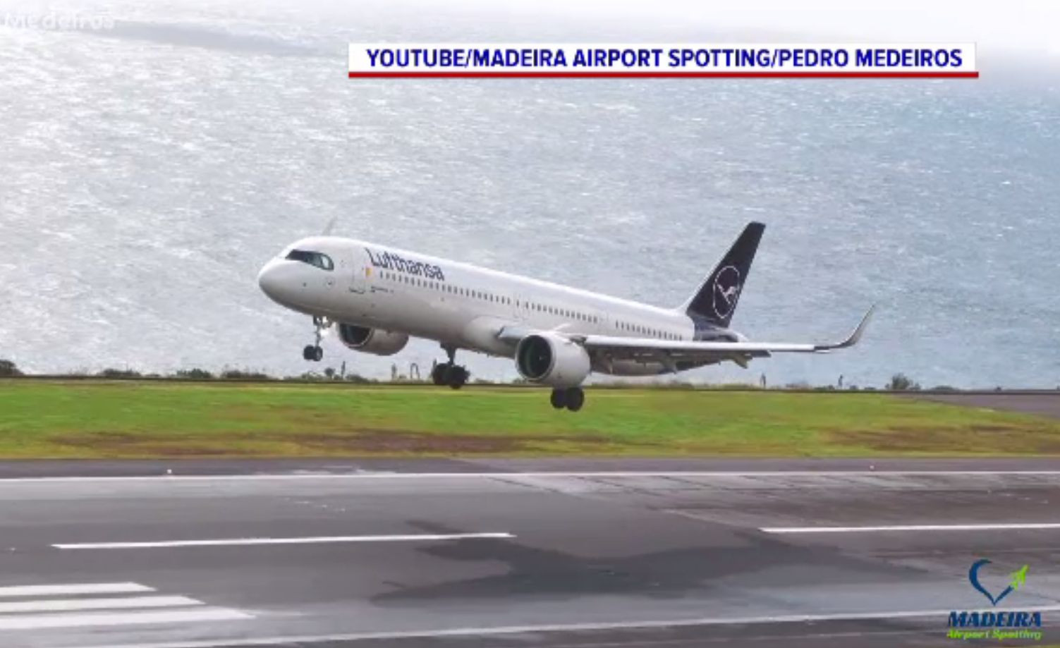 Vacanță cu peripeții pentru zeci de români care trebuiau să ajungă de două zile în Madeira. Avionul n-a putut ateriza