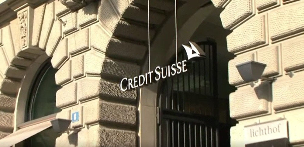 Împrumut de peste 50 de miliarde de dolari a Credit Suisse, după ce acţiunile s-au prăbuşit cu 30%