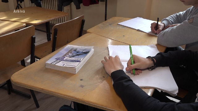 Dezastru la examinările pentru Evaluarea Națională. În unele județe, peste jumătate dintre elevi nu au luat notă de trecere