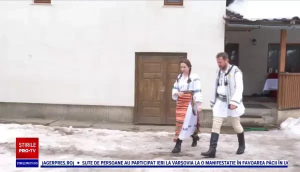 Doi soți vor să reînvie meşteşugul cojocăritului. Cu banii câștigați în Spania au reușit să își facă un mic atelier