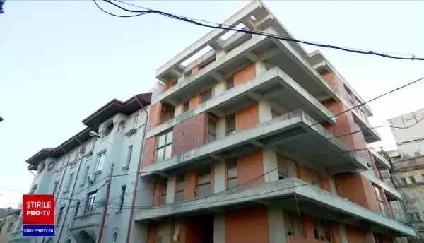 Arhitect condamnat şi dat în urmărire pentru că a construit ilegal un bloc în centrul Capitalei