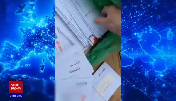 Sute de plicuri cu facturi de la mai mulți furnizori de energie, aruncate la containere: "Poate au căzut din mașina de Poștă"