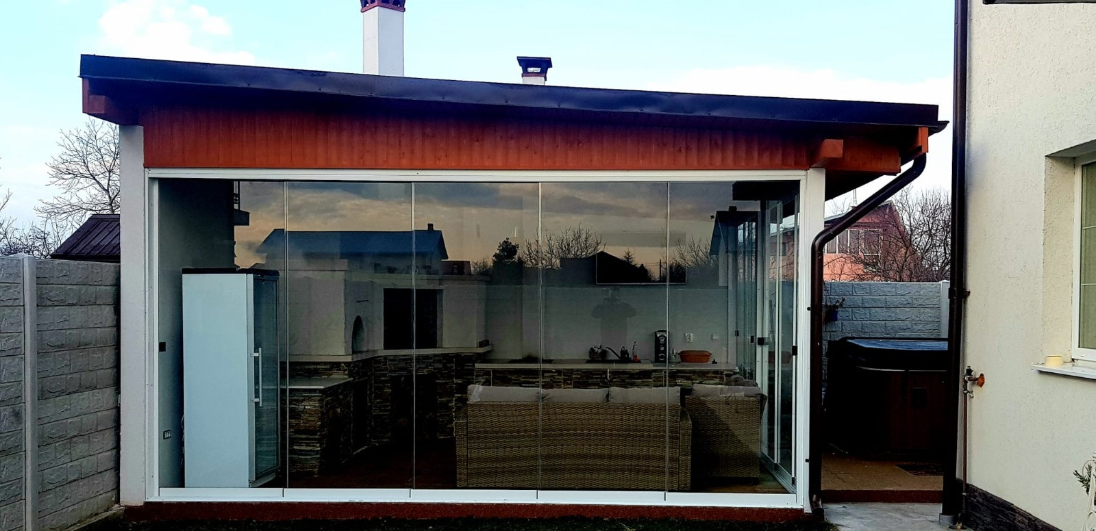 (P) Bucură-te de balconul tău indiferent de anotimp cu ajutorul acestui sistem modern