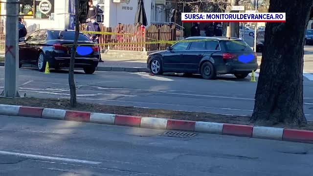 Scandal pe un bulevard din Focșani. Un tânăr de 26 de ani a fost înjunghiat în plină zi