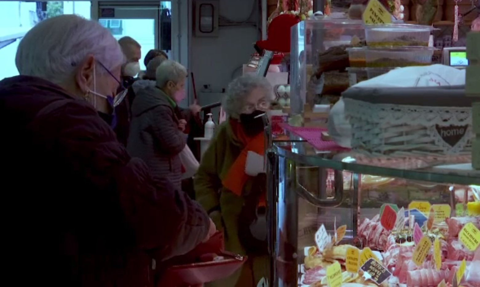 Și pensionarii italieni sunt copleșiți de creșterea prețurilor la utilități: Ori mănâncă, ori plătesc curentul și gazul