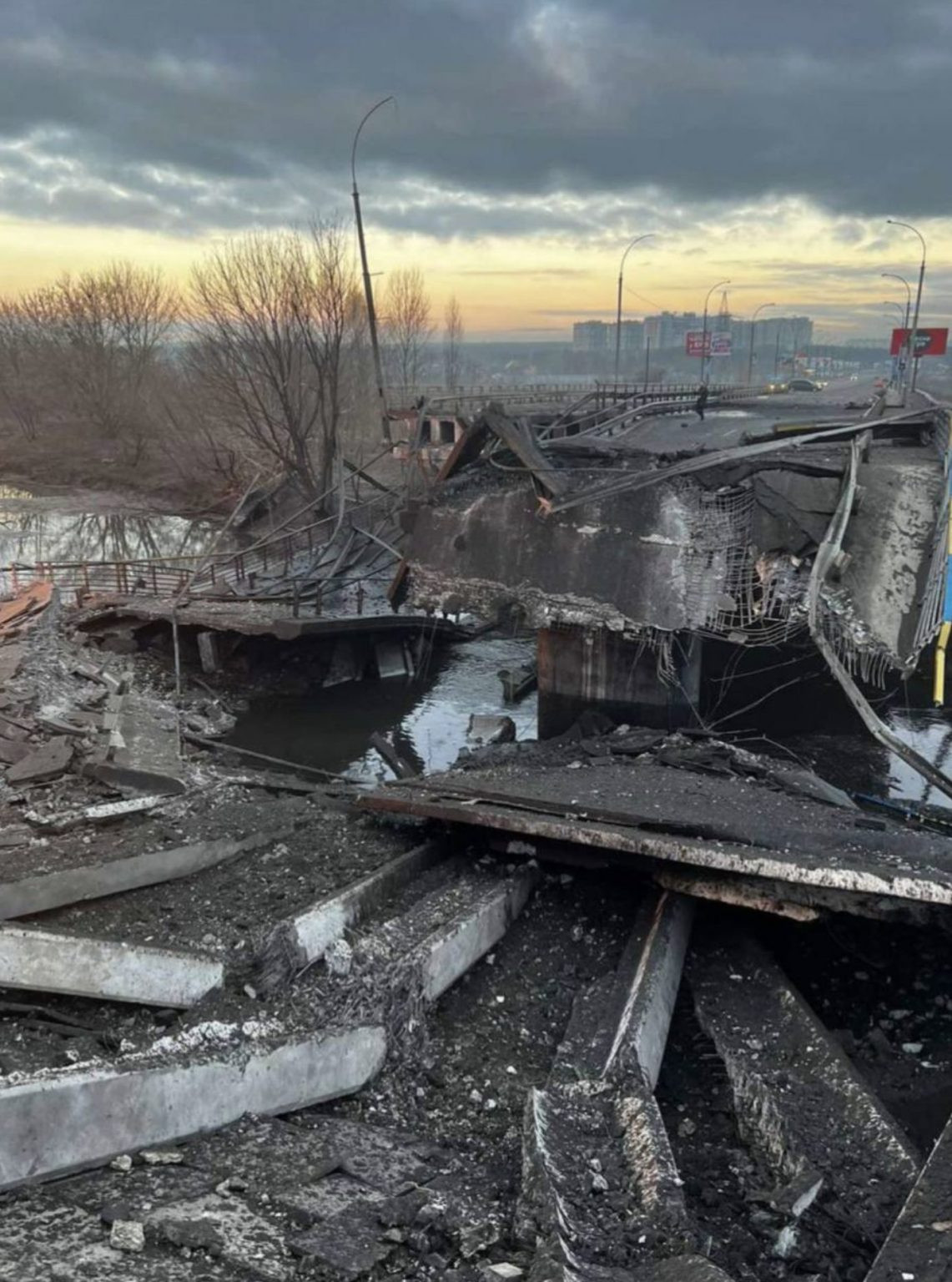 Forțele ucrainene au distrus un pod din apropierea Kievului pentru a împiedica avansul trupelor ruse