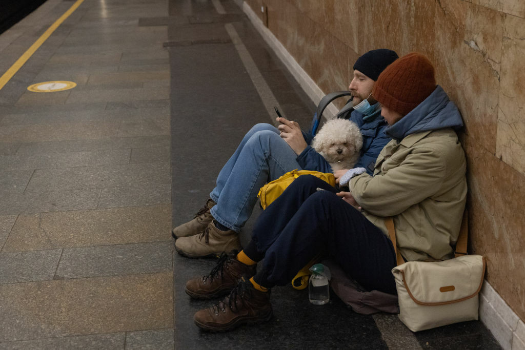 GALERIE FOTO Imagini devastatoare din Ucraina. Oameni speriați și îndurerați își abandonează casele