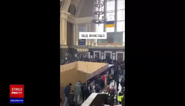 Aglomerație la gara din Kiev. Oamenii încearcă să părăsească orașul