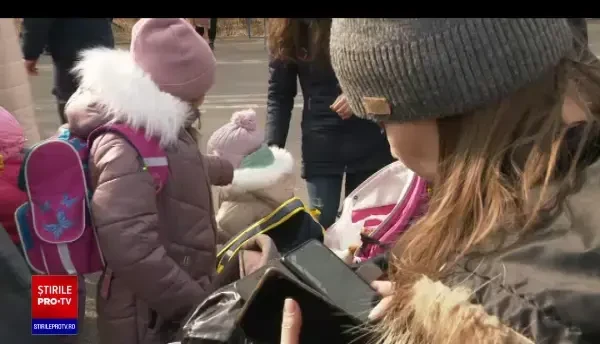 Sute de voluntari de la vama Siret au făcut un culoar de sprijin pentru refugiații din Ucraina