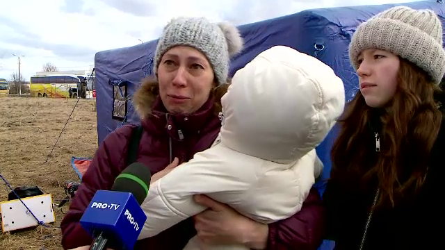 Mamă în lacrimi, cu bebelușul în brațe: “Nu înțeleg cu ce a greșit poporul meu Rusiei”
