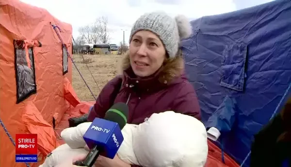 Mamă în lacrimi, cu bebelușul în brațe: “Nu înțeleg cu ce a greșit poporul meu Rusiei”