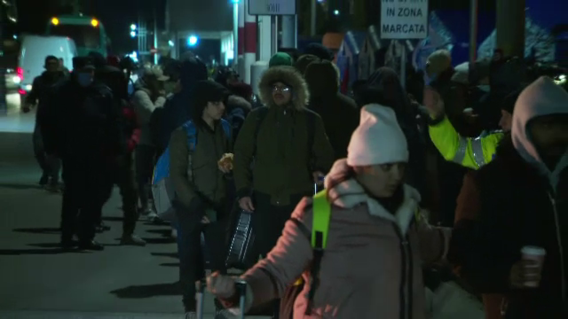 Aproape 800 de tineri din India și Pakistan, studenți refugiați din Ucraina, cazați la Voluntari. ”Am fost îngroziți”