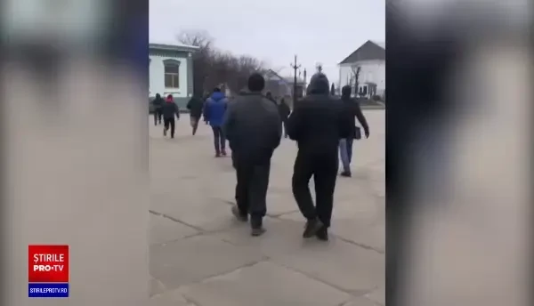 Localnicii din Kupiansk gonesc un jeep al Rusiei