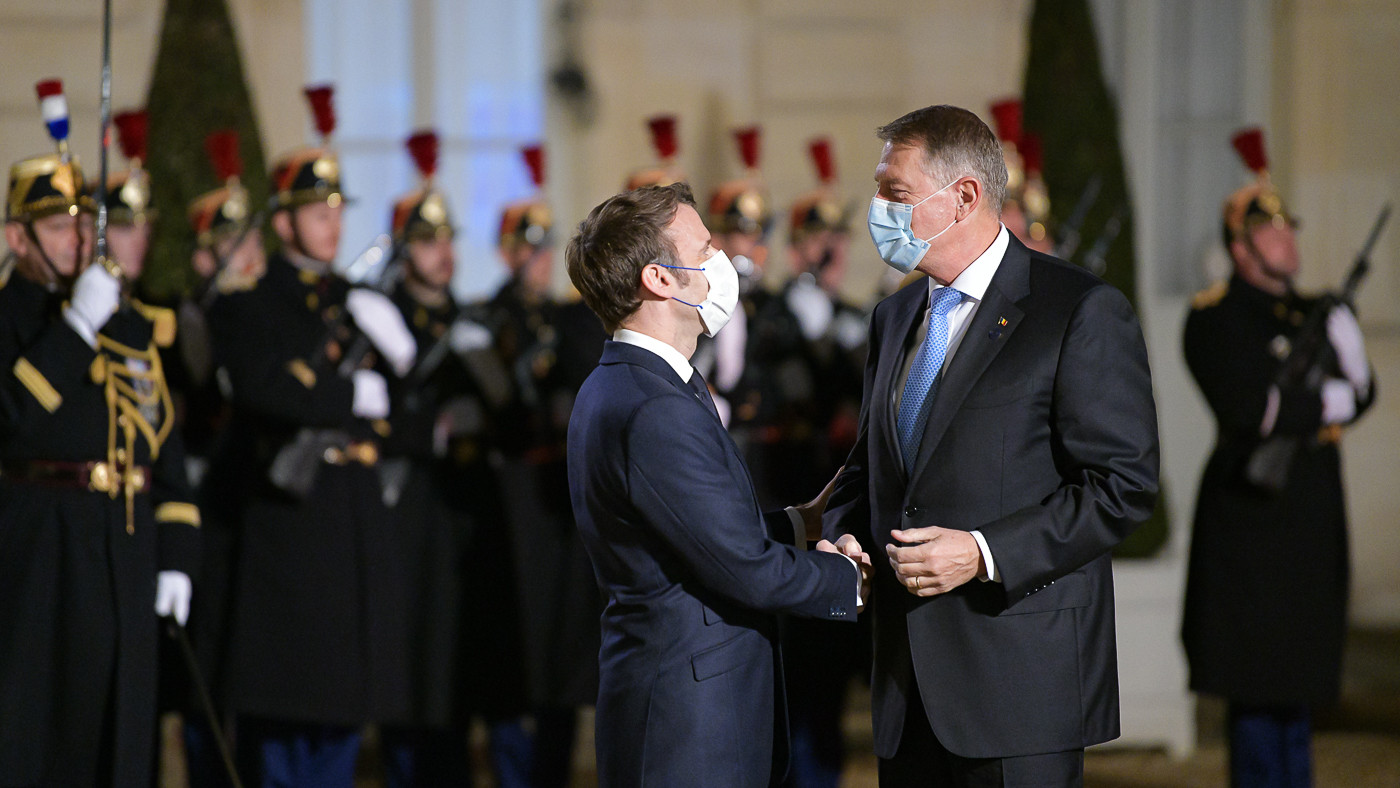 Klaus Iohannis a discutat cu Emmanuel Macron: I-am mulţumit pentru dislocarea militarilor sosiţi în România