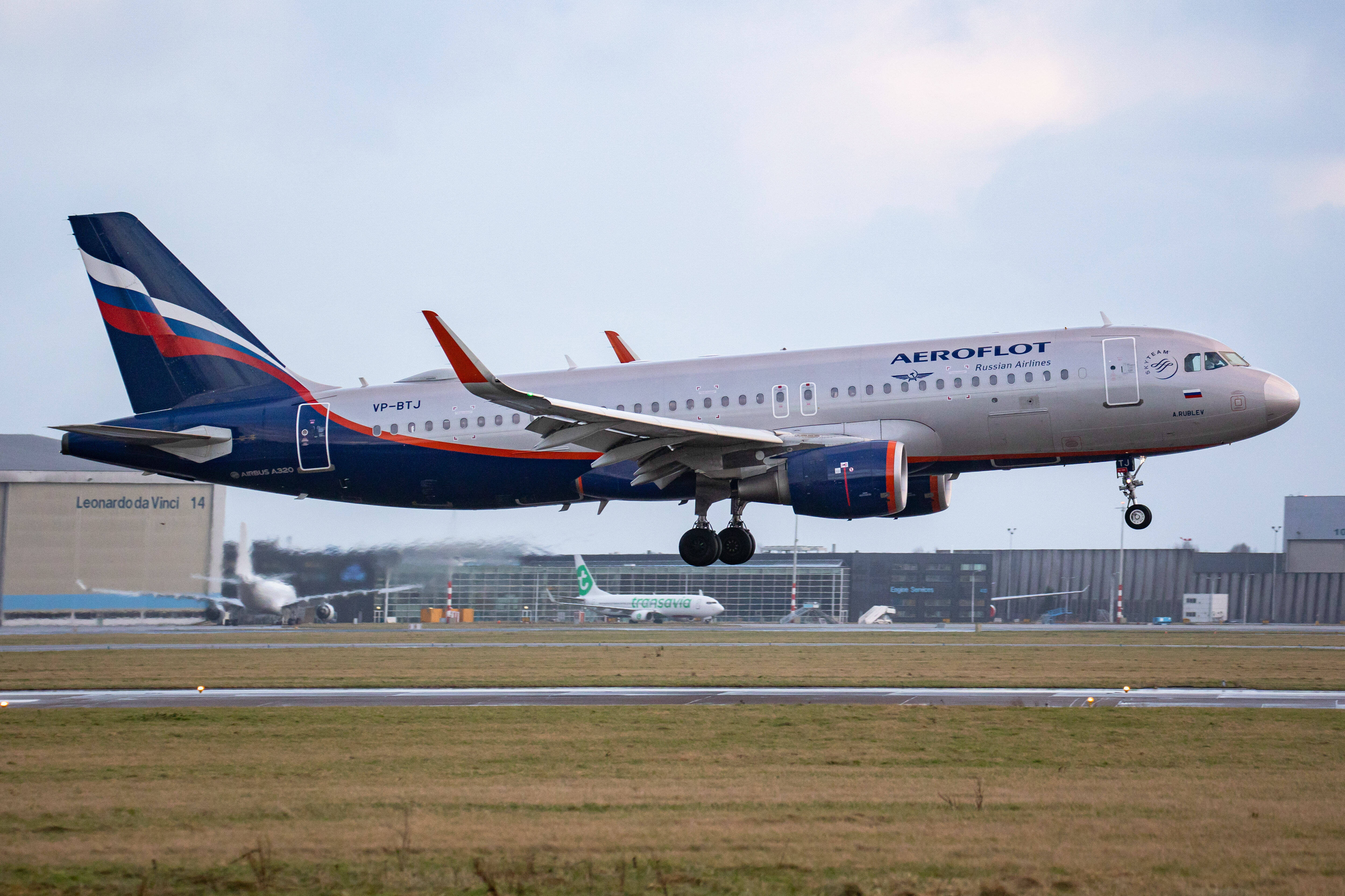 Atac informatic la Aeroflot, cu 50 de zboruri anulate. Mesajul transmis de hackerii „Silent Crow”