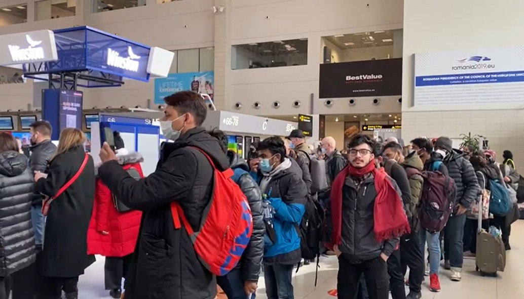 Peste 3.000 de refugiați care au părăsit Ucraina au luat cu asalt Aeroportul Otopeni