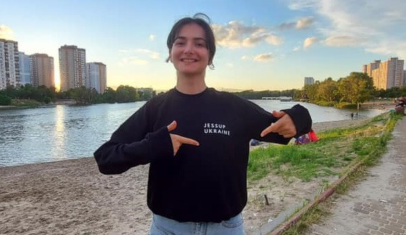 Mărturiile unei voluntare dintr-un batalion medical din Ucraina: Văd cum sunt bombardate spitale, cum mor oamenii