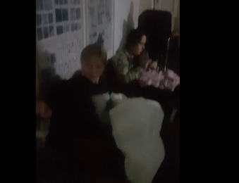 Situație dramatică într-o maternitate din Kiev. Medicii coboară bebelușii și mamele în buncăr la auzul sirenelor