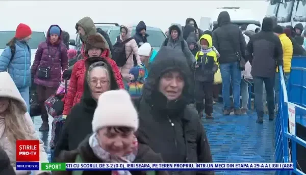 Cea mai aglomerată seară în Vama Isaccea. Femei cu copii, cu câteva bagaje, plouate şi înfrigurate, au izbucnit în plâns