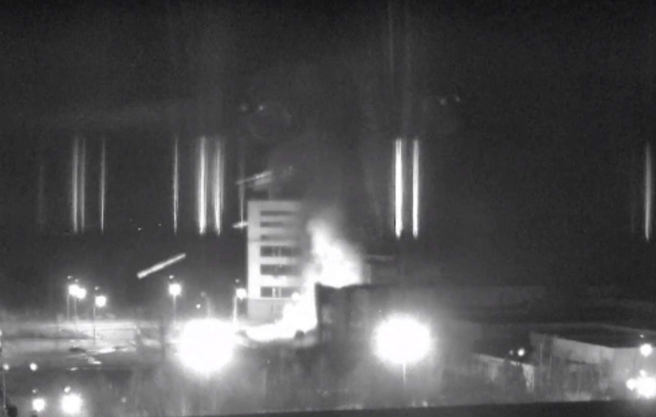 Incendiul de la Centrala Nucleară din Zaporojie a fost stins. Bombardamentele continuă în restul Ucrainei