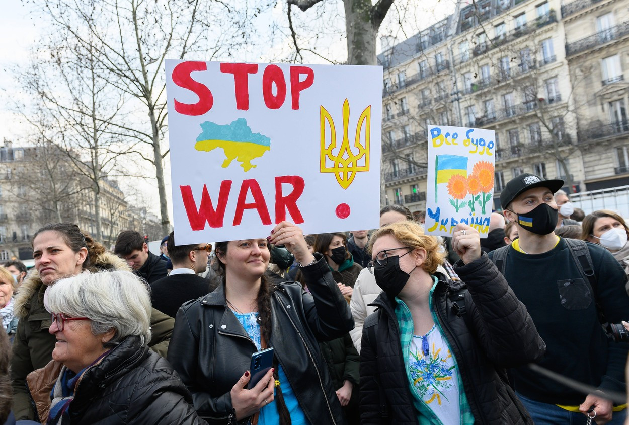 Manifestații uriașe în toată Europa. Oamenii au ieșit în stradă să susțină poporul Ucrainean