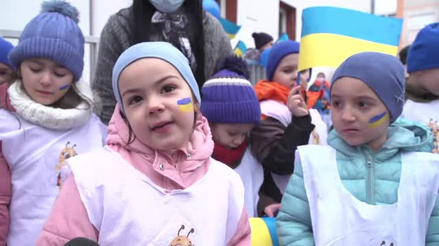 Mesaj de pace pentru ucraineni de la copiii din România. „Să fie pace. Să nu mai vină doar tancuri pe acolo”
