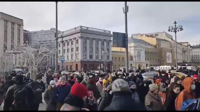 VIDEO Manifestaţii împotriva războiului în zeci de oraşe din Rusia. Cel puţin 1000 de protestatari au fost arestaţi