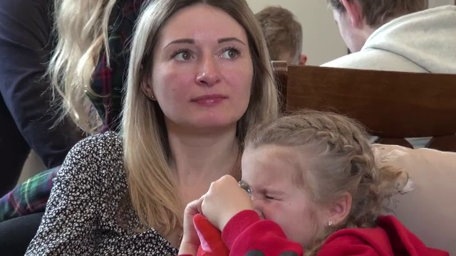 Femeile refugiate din Ucraina se străduiesc să învețe limba română pentru a-și putea găsi un loc de muncă