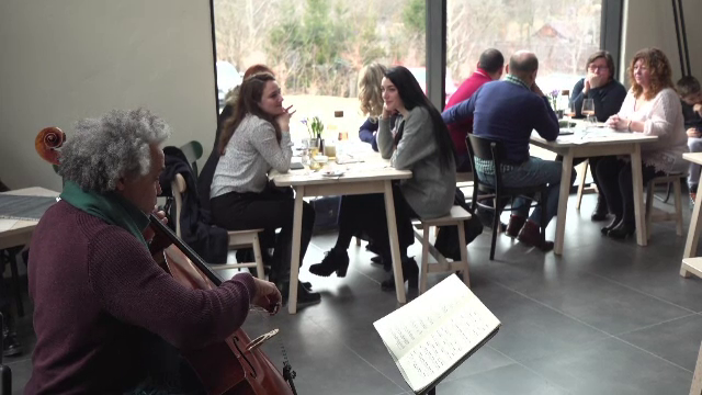 Experiențe inedite în România: drumeții și degustări acompaniate de muzica lui Bach, într-un sat din Transilvania