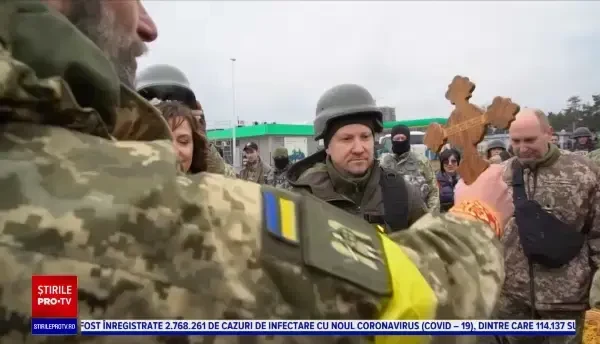 Valeri și Lesia s-au căsătorit pe front, în Ucraina, în uniforme militare