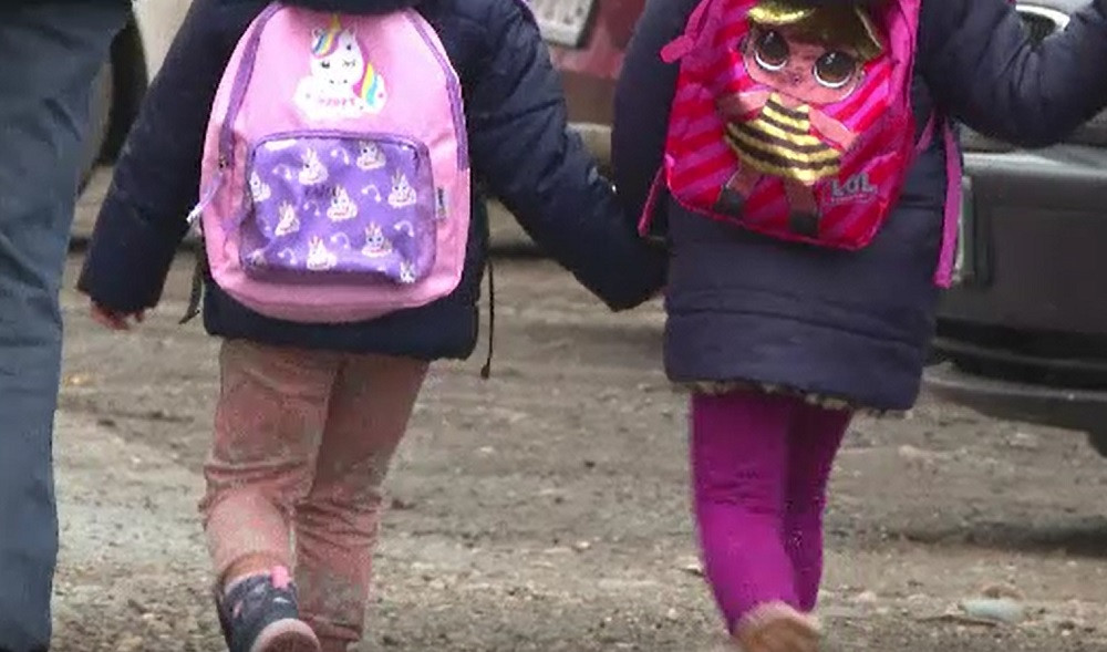 Cum trebuie să reacționeze părinții atunci când copiii le pun întrebări despre război? Răspunsul psihologilor