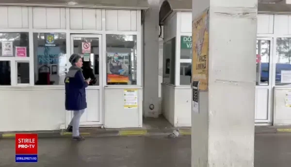 Femeile care ajung în vama Siret primesc flori