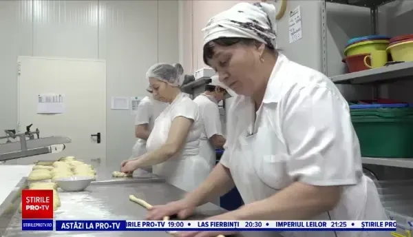 Ingredientele pe care trebuie să le pui neapărat în mucenici ca să iasă delicioși. Cât trebuie să îi lași să crească