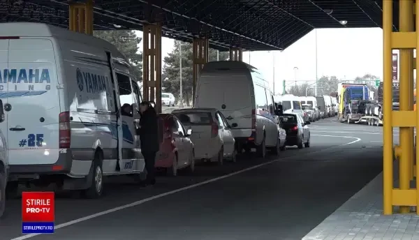 Frontiera de vest a țării este sufocată de refugiați. Au de așteptat ore întregi pentru a trece granița
