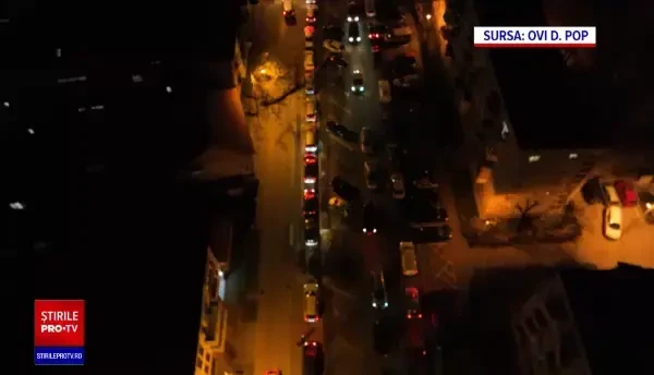 Cronica unei isterii naționale. Cum au ajuns românii să cumpere benzină cu tomberoanele: ”Nu vă mai satură Dumnezeu!”