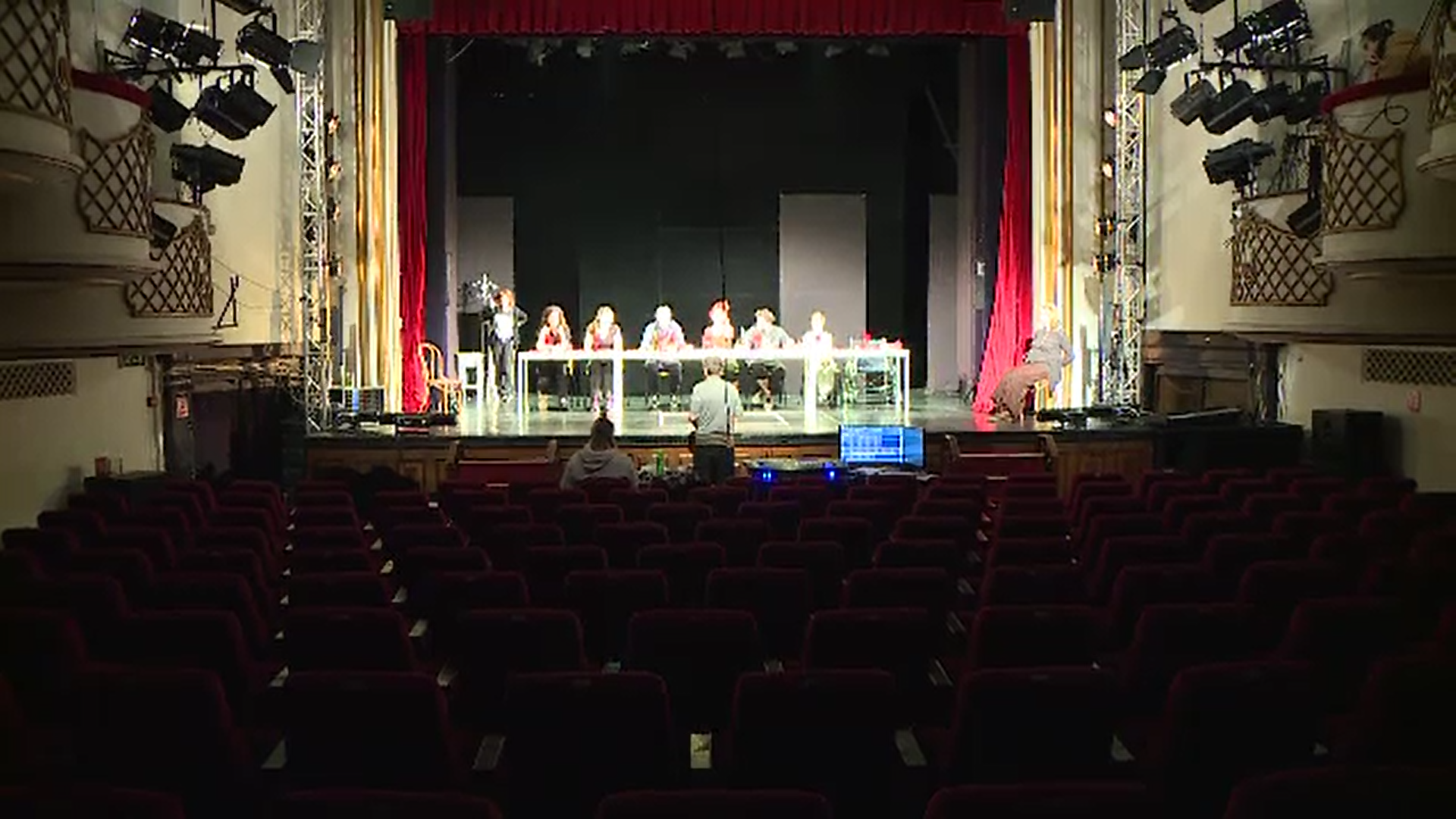 Teatrele funcționează la capacitate maximă. Spectatorii pot intra fără mască, și fără certificat verde