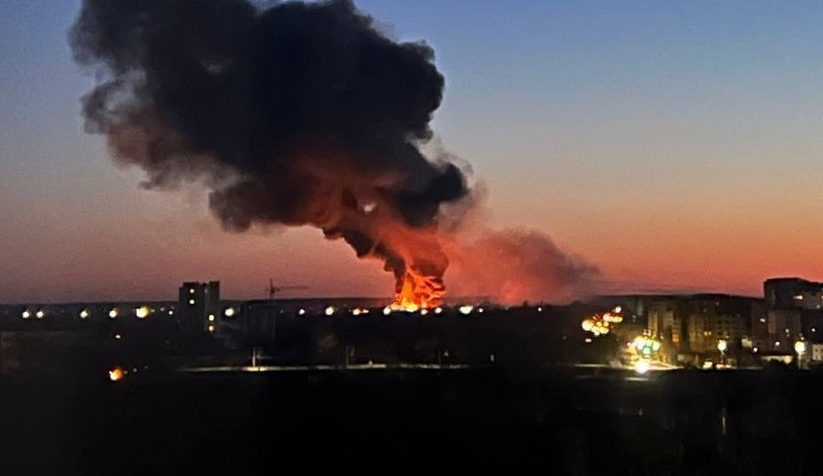 Aeroporturi din vestul Ucrainei au fost lovite de forțele ruse. Mai multe orașe au fost bombardate