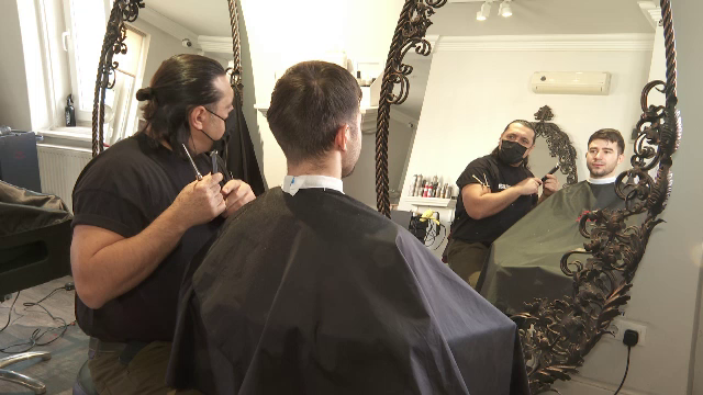 Campionul Ucrainei la tuns a ajuns în România. Și-a găsit rapid un loc de muncă la un salon din Cluj-Napoca