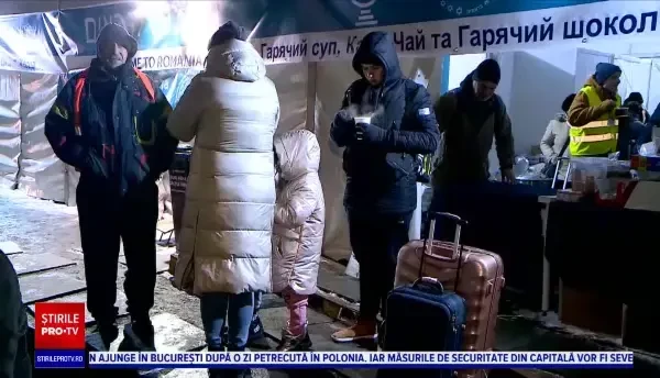Refugiații ucraineni au fost așteptați la vama Siret cu ceaiuri calde în cea mai friguroasă noapte de la începutul războiului