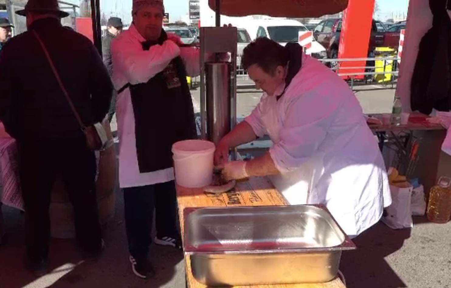 Festivalul "D-ale porcului" a strâns zeci de bucătari iscusiți cu preparate tradițonale. Ce este toroșul