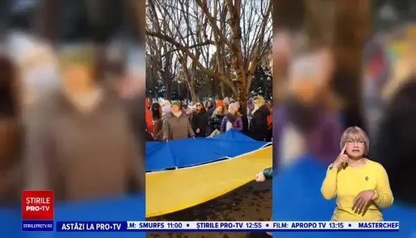 Sute de oameni au protestat în Brașov față de războiul din Ucraina. Primarul orașului Nikolaiev le-a mulțumit brașovenilor