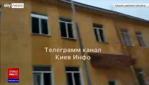 Rușii au atacat o bază militară lângă frontiera NATO. Cel puțin 35 oameni au murit și peste 130 au fost răniți